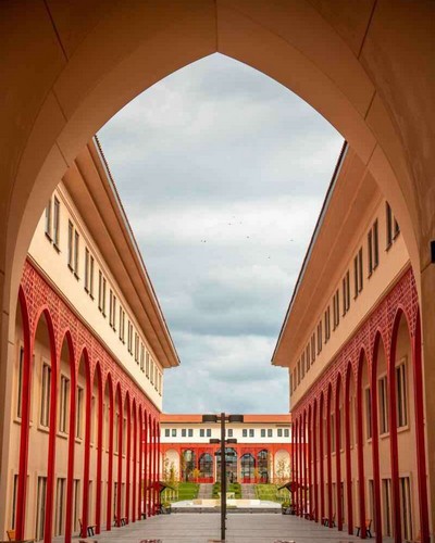 İbnü Haldun Üniversitesi